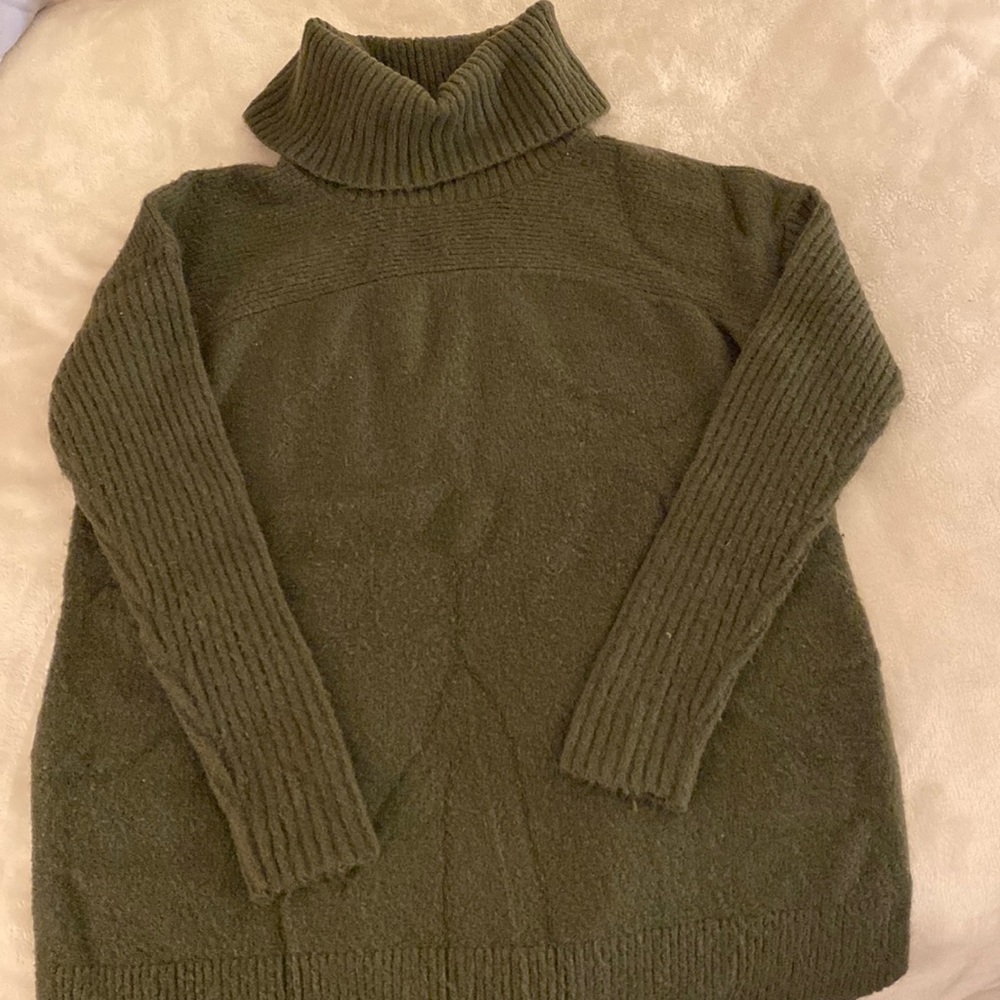 Long cowel neck army green sweater